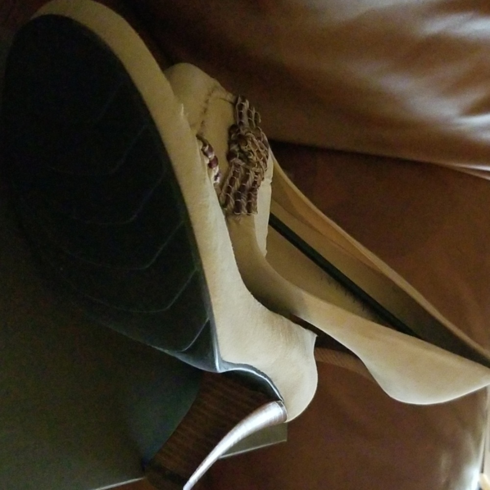 Shoes - Picture 3 of 4